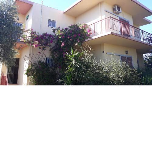 quiet home with sea view