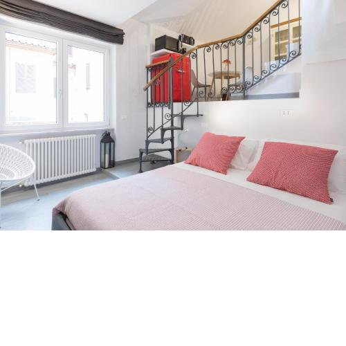 Quiet pied a terre with terrace in Borgo Pio