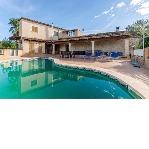Quiet villa with private pool and barbecue for up to 8 guests, YourHouse Es Pleto
