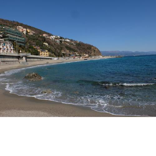 Quieta casetta in una Liguria insolita
