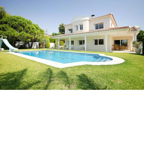 R11 Casa Blanca con gran jardin y piscina