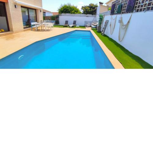 R127 Moderna villa cerca del mar