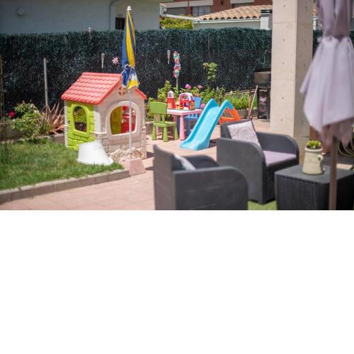 R131 - Play House for families with children
