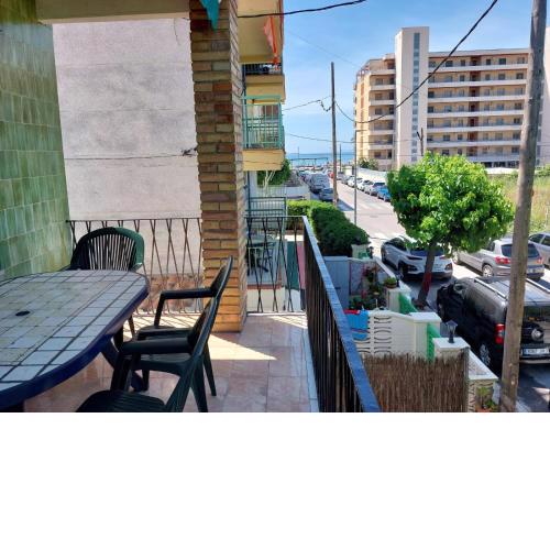 R132 Apartment with air conditioner 50m from the beach