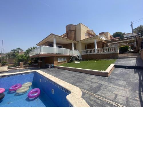 R134 Casa Domingo con AC y piscina