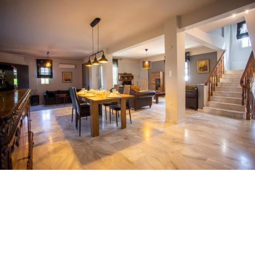 Τraditional Fully Detached Villa on a luxurious Hillock of Thessaloniki PANORAMA with its own Garden also for Family & Wedding gatherings and Kid's parties - under 13