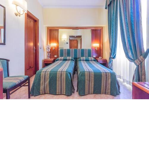 Raeli Hotel Lux
