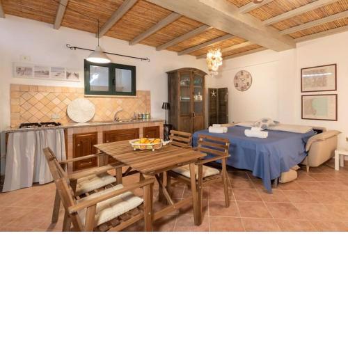 Raffinata taverna con camino