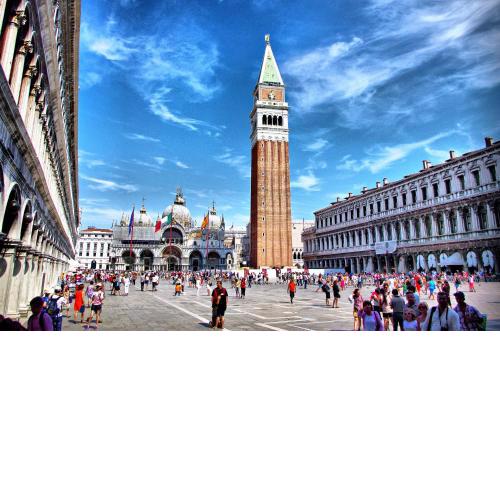 raggio di sole dietro piazza San Marco