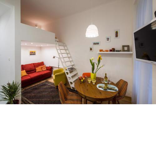 Rainbow Pearl Apartment