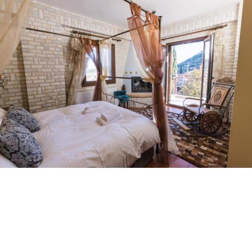 Raise Amfikleia Luxury Mountain Stay