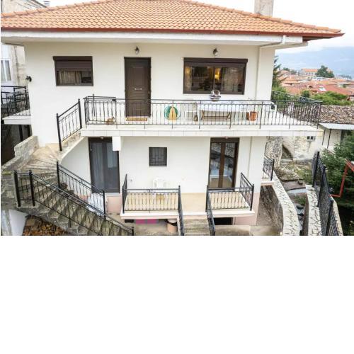 Raise Amfikleia Mountain House