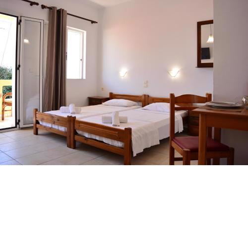 Raph's Studios-Apts By The Sea