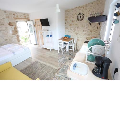 Ravi Boutique Home - 1 minute walk from beach