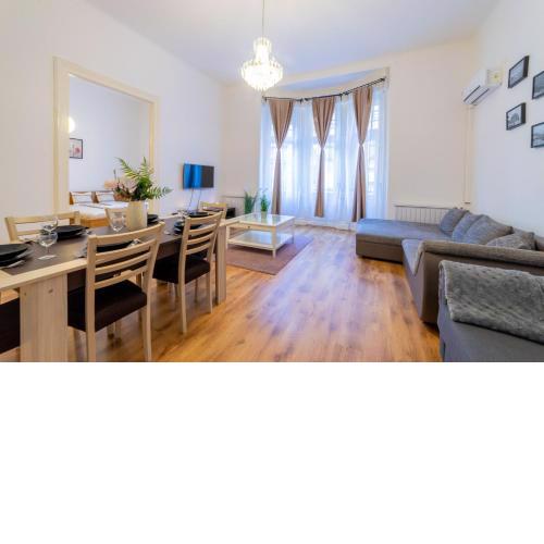 Real Apartments Lovag
