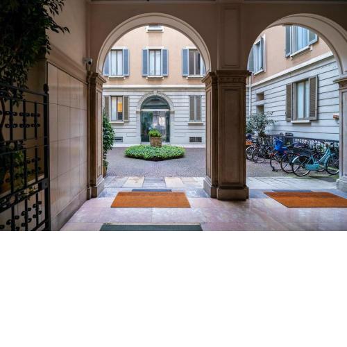 Real JEWEL next to CENACOLO and CADORNA station
