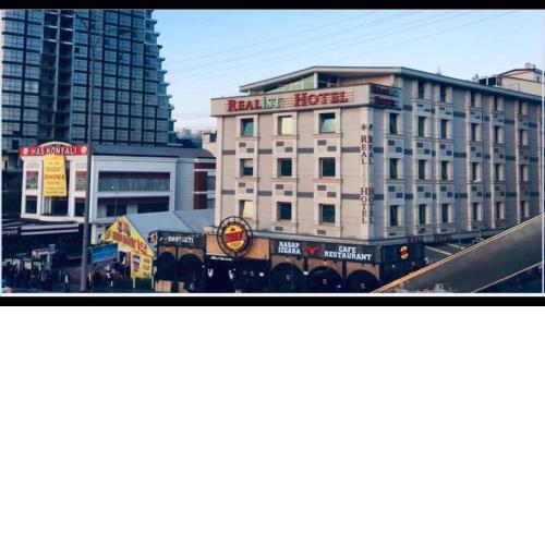 Realist Hotel