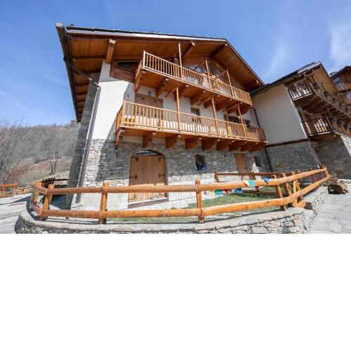 Rebecca's House few steps from ski