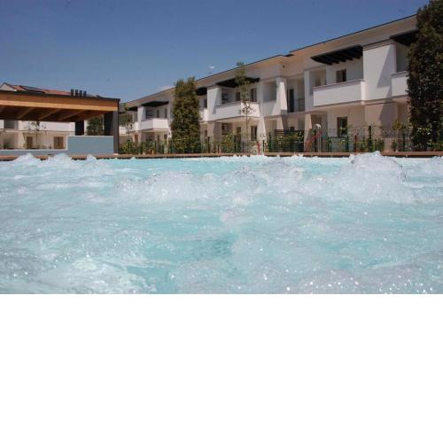 Recently built row house with huge swimming pool no160 - By Beahost Rentals