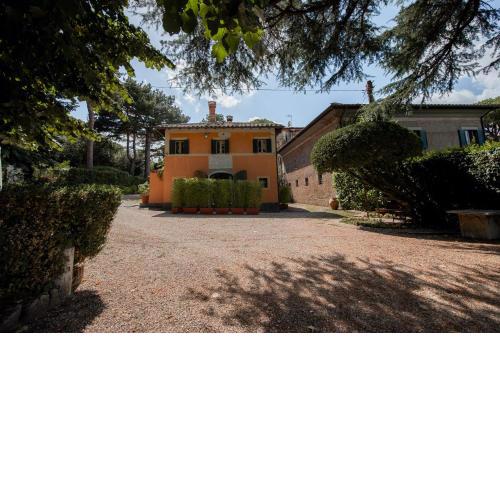 Red Elegant and Charming Country House near Rome