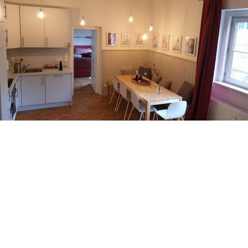 Red flat–enchanting-beside KF UNI–free parking
