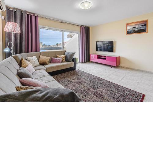 RED Large family apartment, three floors, 10 guests