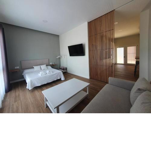 REDONDELA APARTMENTS - Bedroom, Bathroom & Kitchen