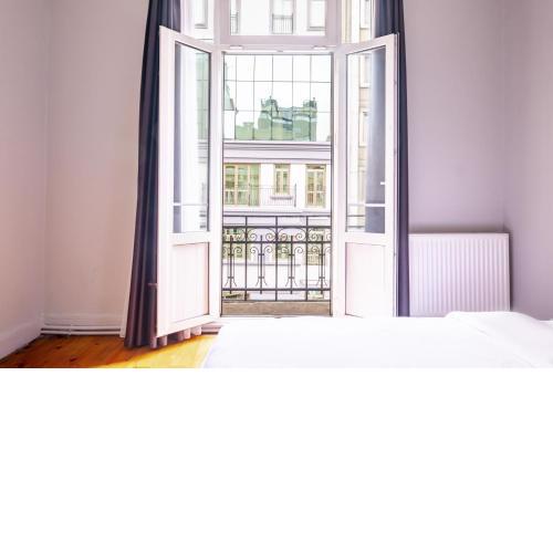 Refreshing and Central Apartment in Beyoglu