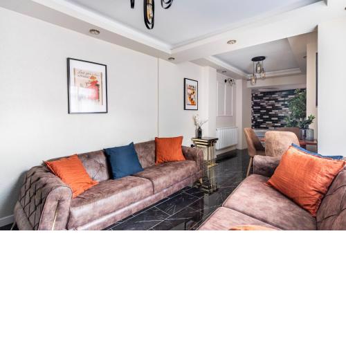 Refreshing Duplex Flat with Jacuzzi in Sisli