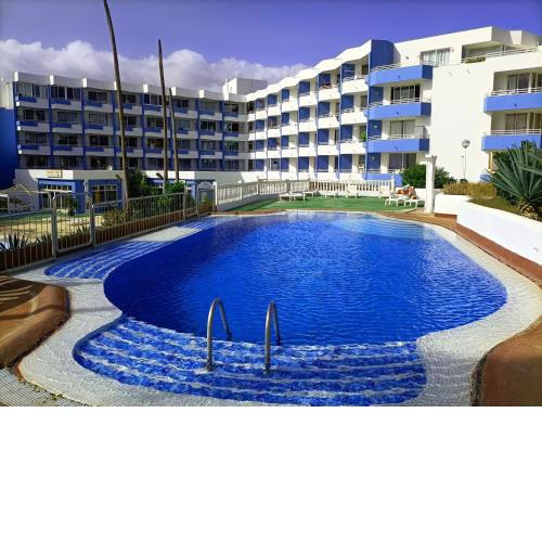Refurbished 1 bedroom apartment with large pool