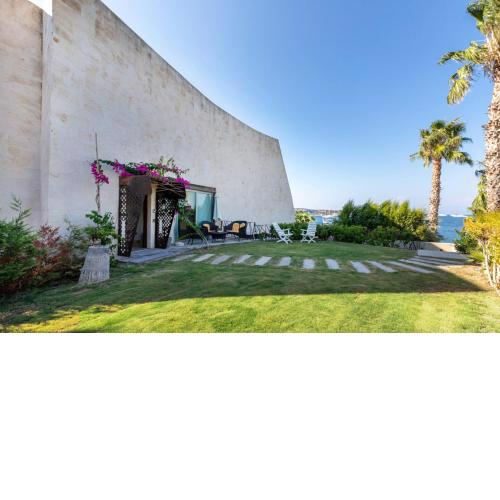 Regal Home with Shared Pool near Beach in Bodrum