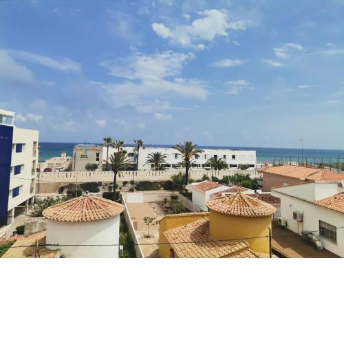 Relaxing flat with open view, next to the beach.