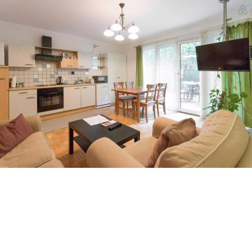 Relaxing Terrace Apartment in Lively Area