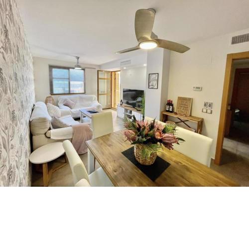 Remarkable 1-Bed Apartment & Sea Views - Sleeps 2