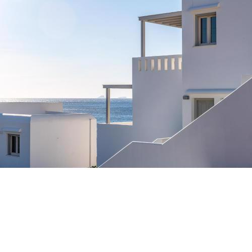 Remezzo Bayfront Suites