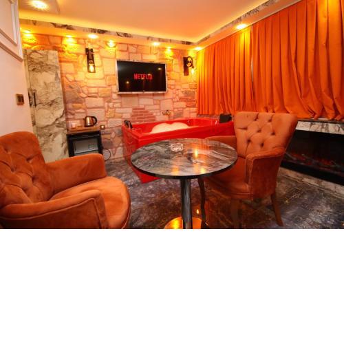 REN PLUS SUITES