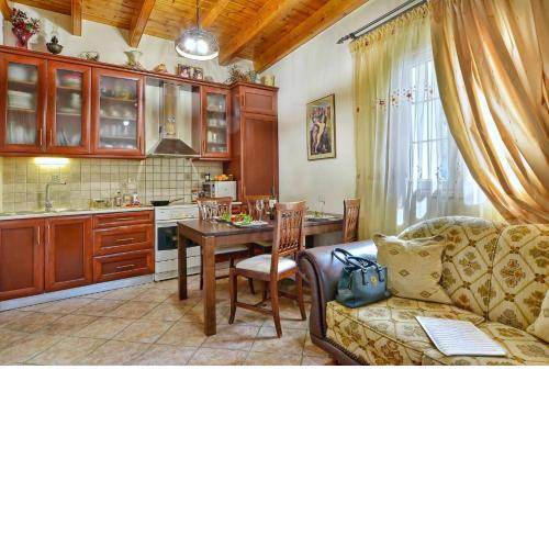 RENAS HOUSE