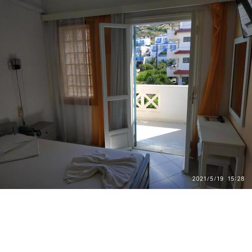 Renia Studios - 4 adults