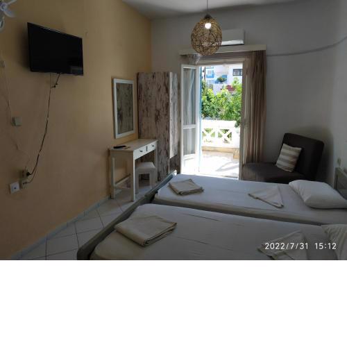 Renia Studios -Studio for 2 pers with a swimming pool