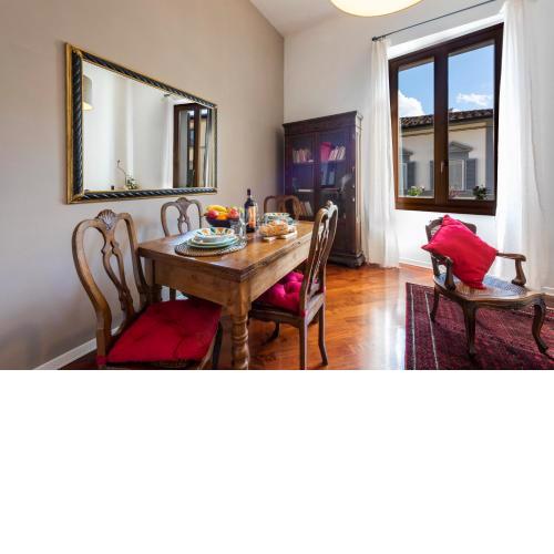 Renovated 19th-Century Apartment in an Authentic Area