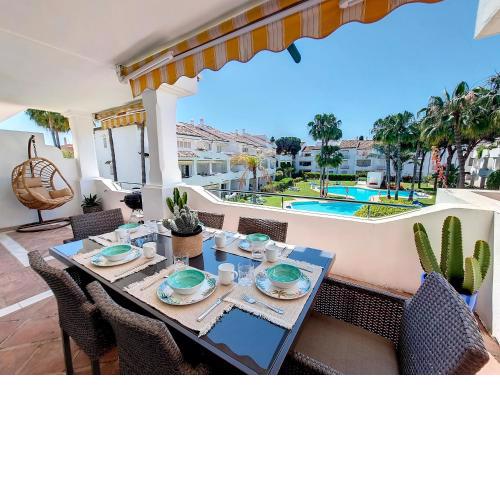 Renovated 2 bedroom Apt 5 min walk to beach RDR279