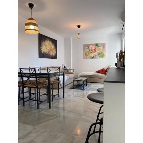 Renovated flat - 7 min to beach - 2 dorms, kitchen & balcony