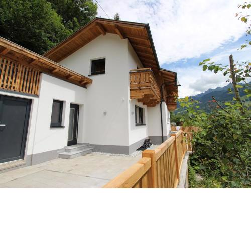 Renovated holiday home near Zell am See with enclosed garden
