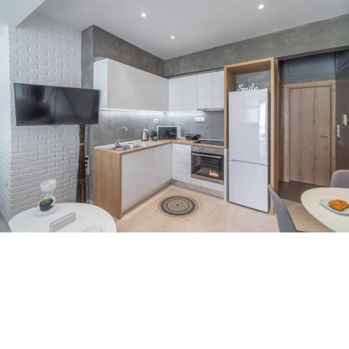 Renovated Kolonaki apartment with industrial notes