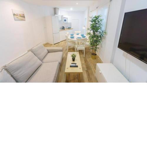 RentalSevilla disfruta por San Leandro en un alojamiento con 3 habitaciones