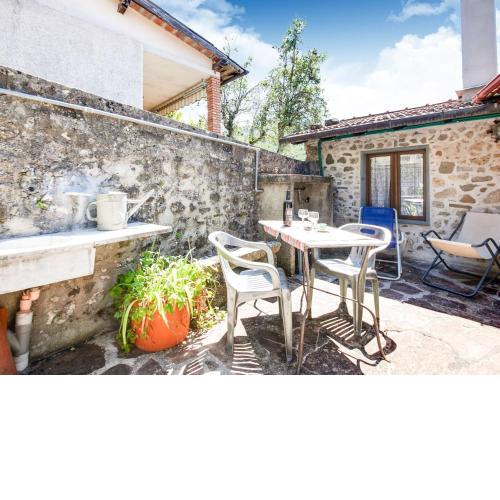 Reposeful Farmhouse in Bagni di Lucca with Private Terrace