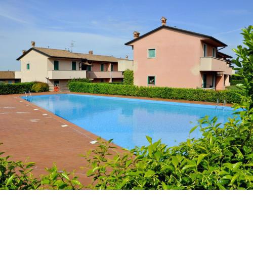 Residence and quiet residence with pool 600m from the lake