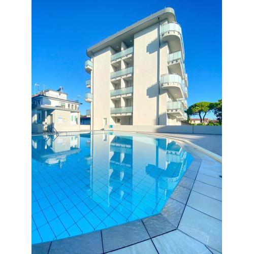 RESIDENCE CAORLE TRILOCALE CON PISCINA