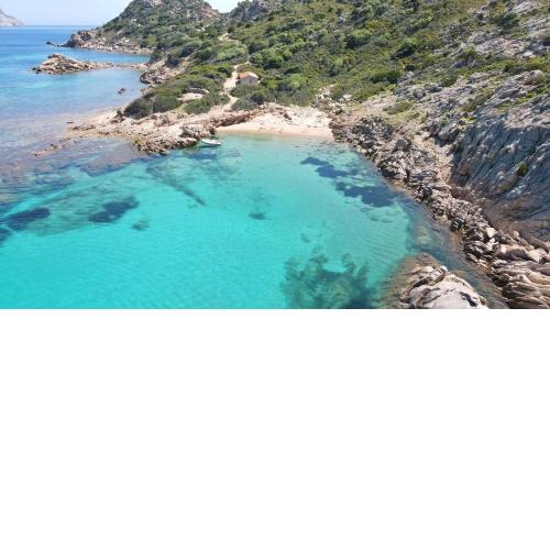 Residence con piscina a Cala Girgolu