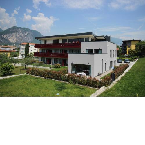 Residence Zangirolami - Luxury Garden and Balcony Apartments